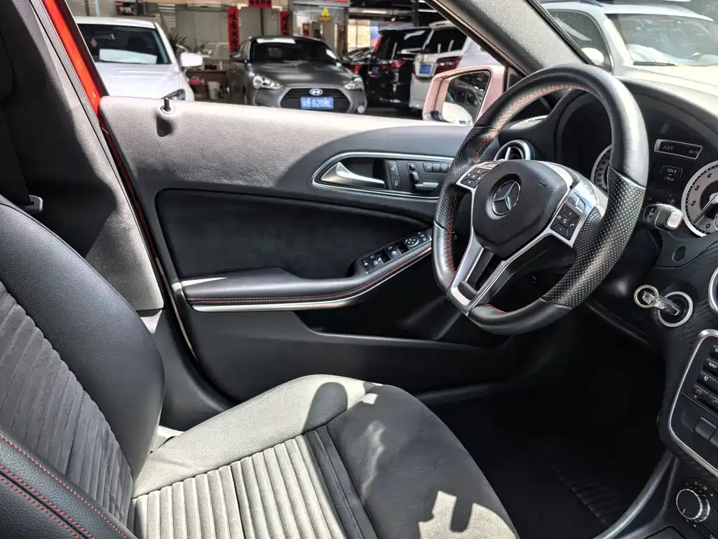 Mercedes-Benz A-Class 2015 — фото 23