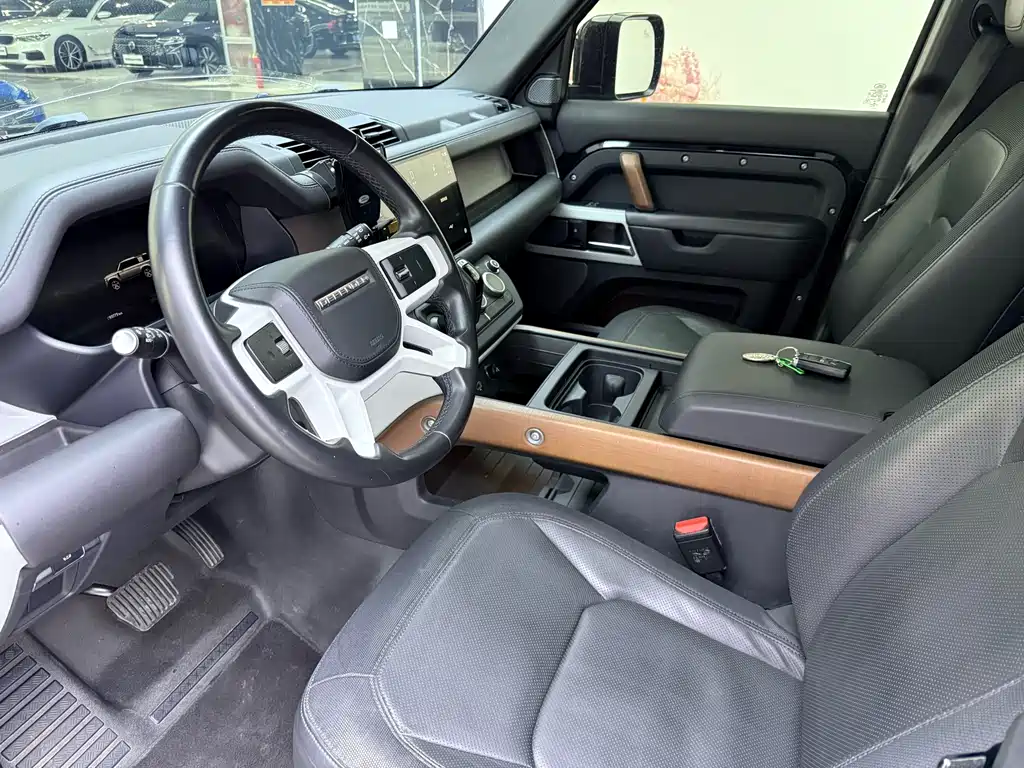 Land Rover Defender 2023 — фото 13