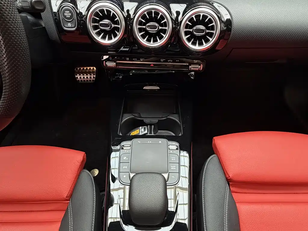 Mercedes-Benz A-Class AMG 2024 — фото 9
