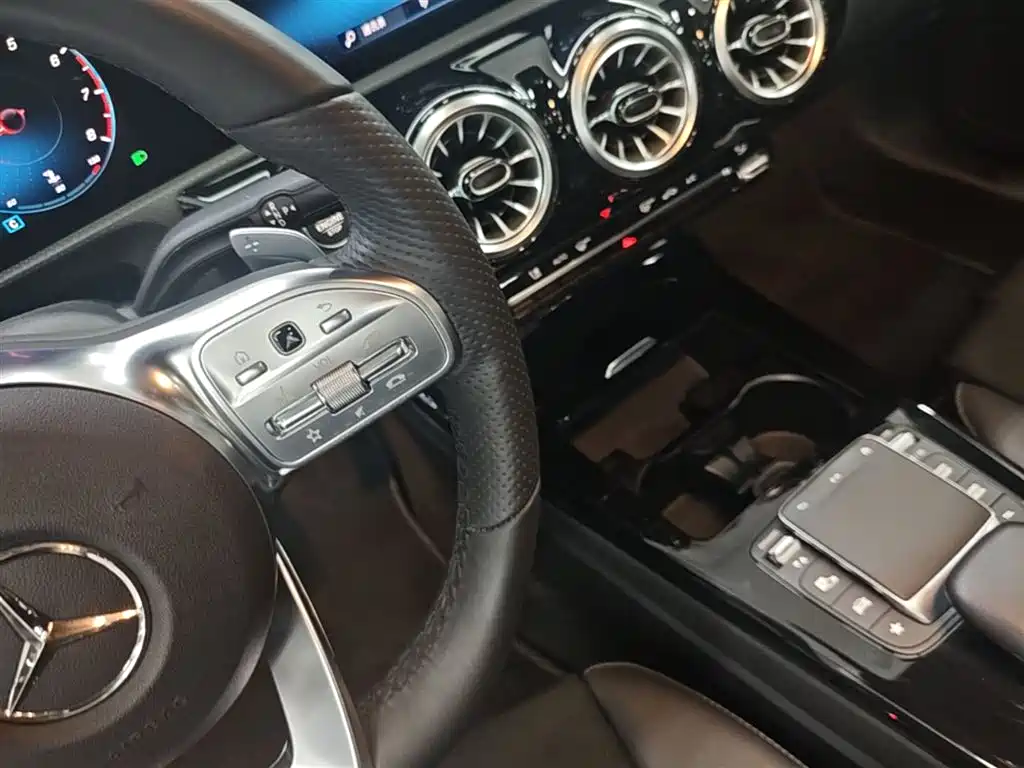 Mercedes-Benz A-Class 2023 — фото 14
