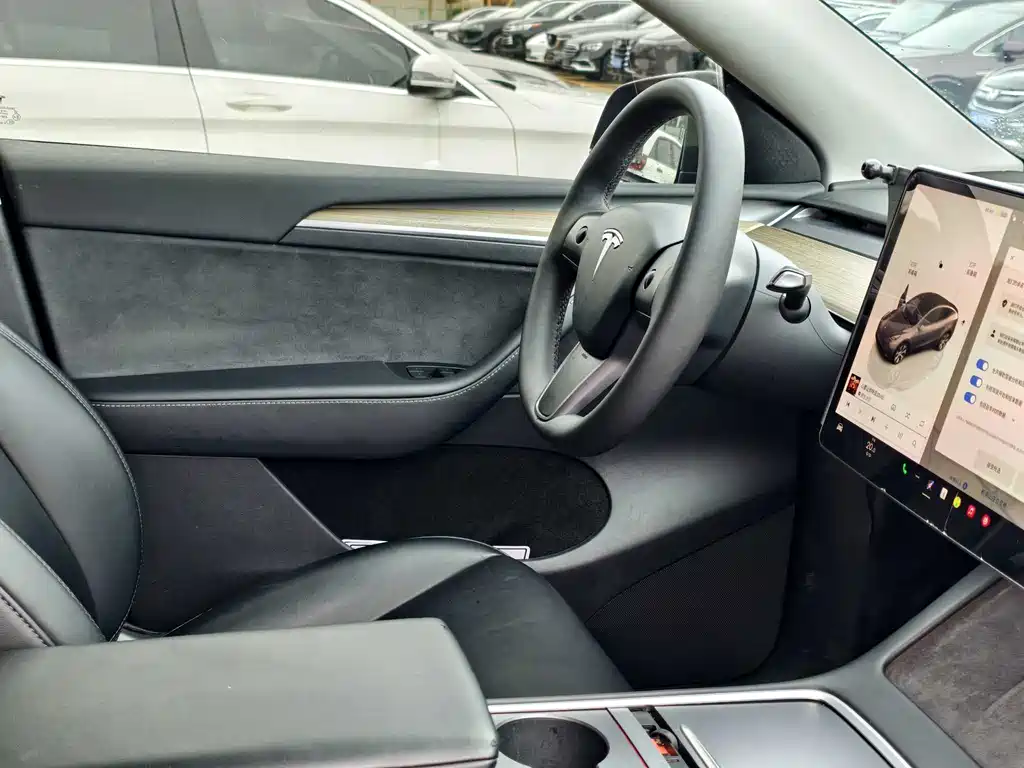Tesla Model Y 2022 — фото 16