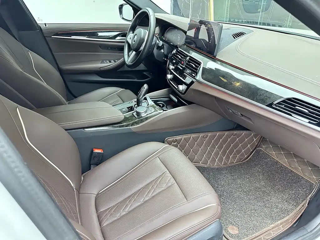 BMW 5 Series 2023 — фото 15