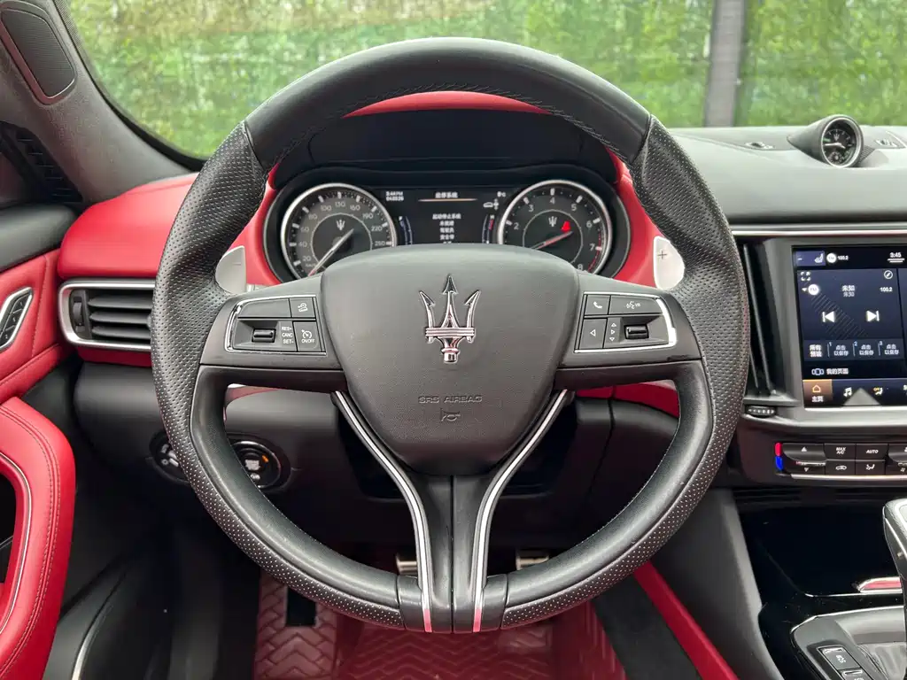 Maserati Levante 2023 — фото 16