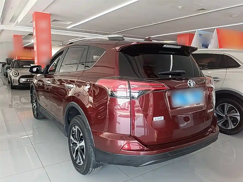 Toyota RAV4 2017 — фото 5
