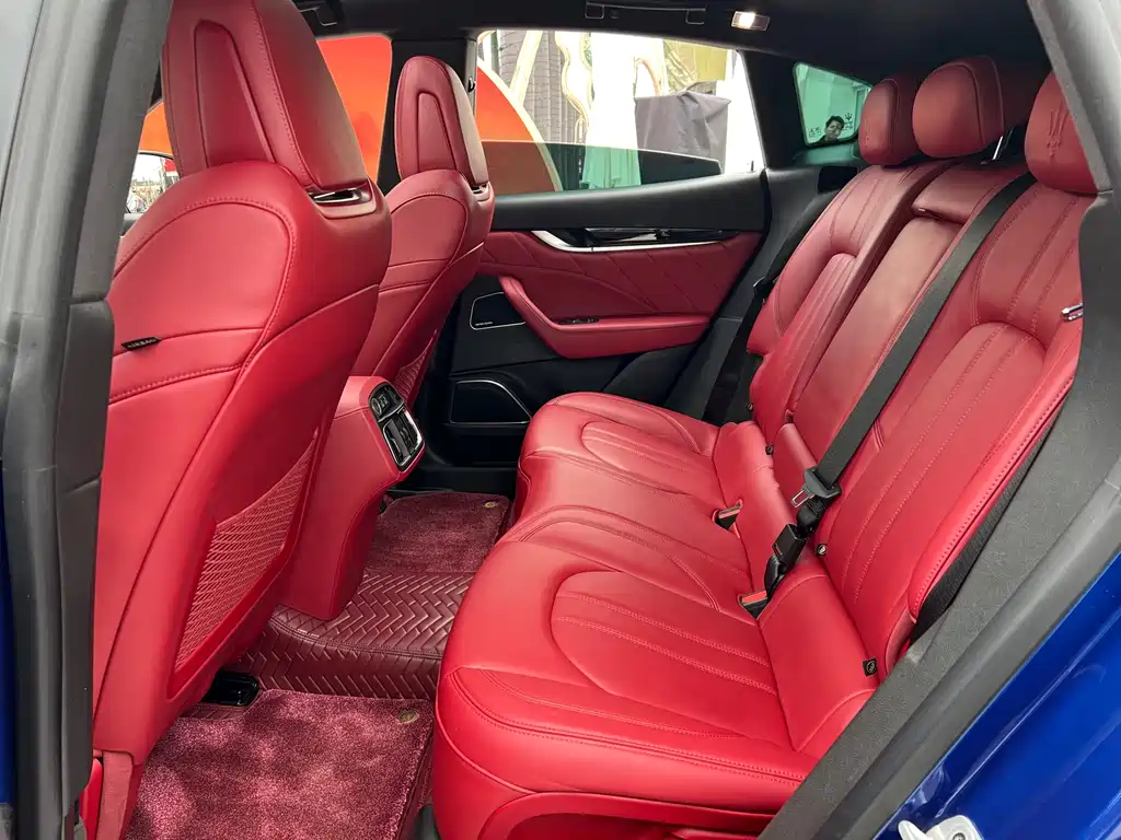 Maserati Levante 2023 — фото 14