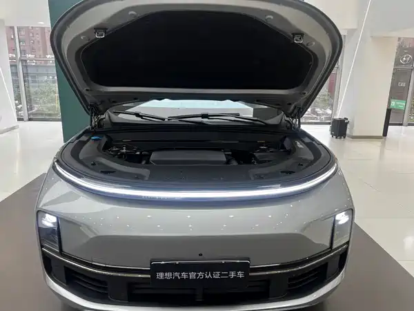 Li Auto L8 2025