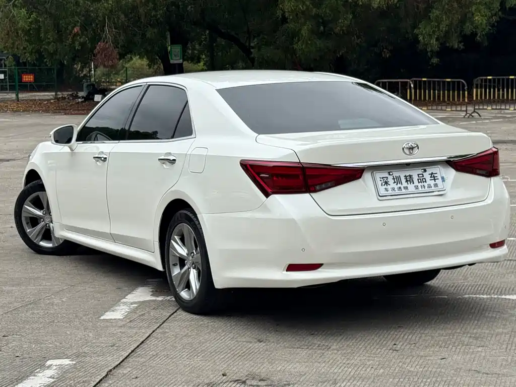 Toyota Crown 2015 — фото 4