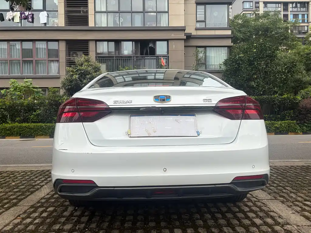 Geely Emgrand 2018
