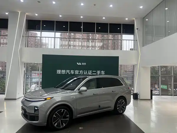 Li Auto L8 2025