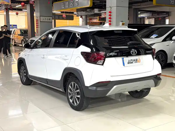 Toyota Yaris L 2022