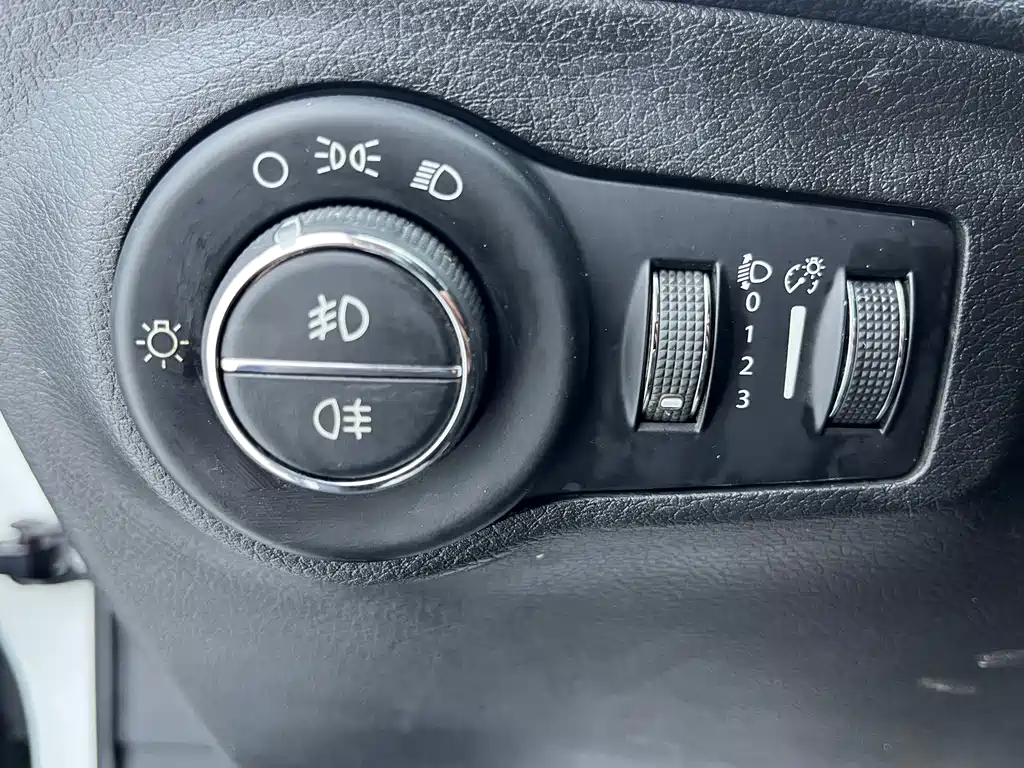 Jeep Compass 2018 — фото 11