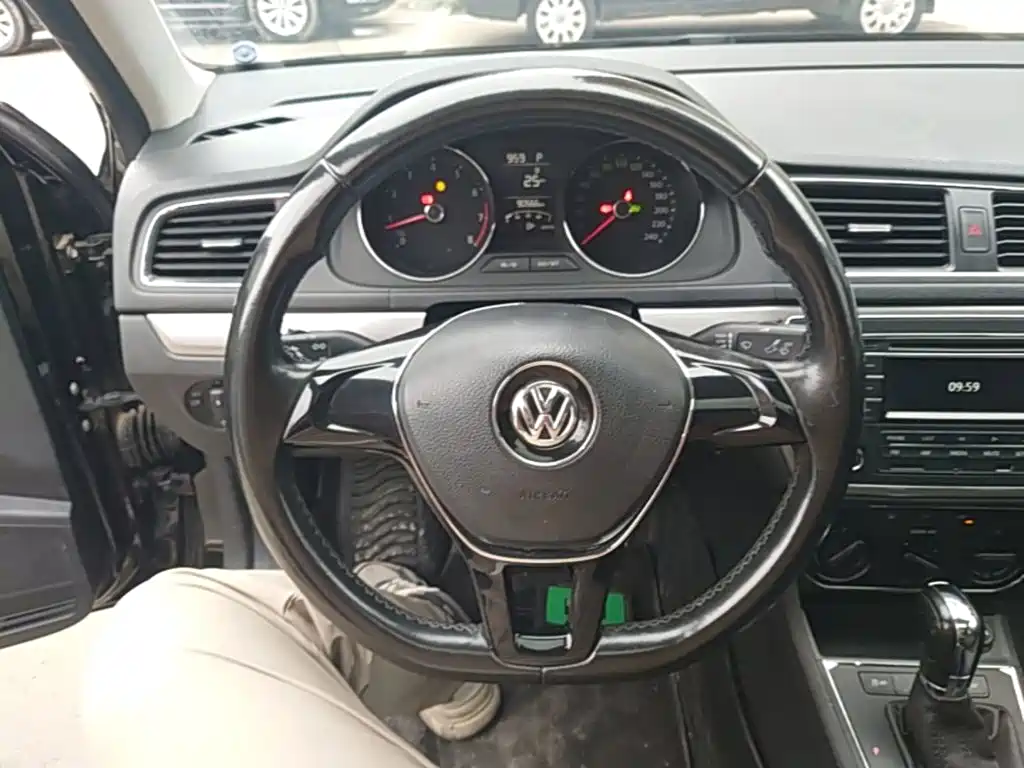 Volkswagen Lavida 2016 — фото 11