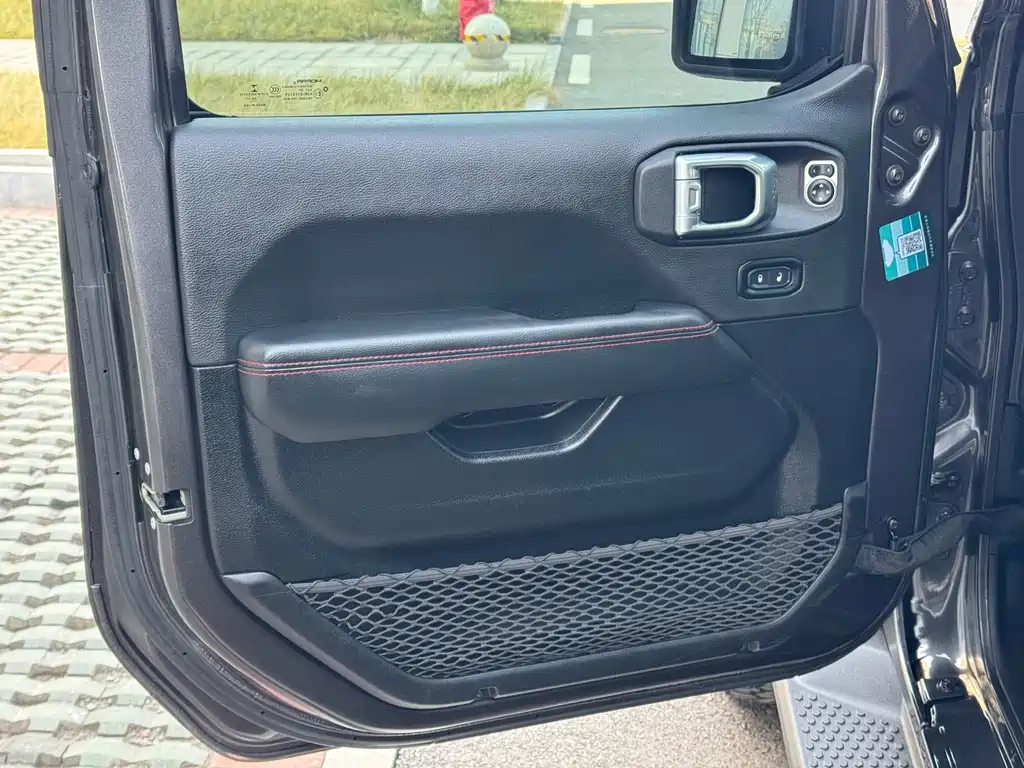 Jeep Wrangler 2021 — фото 12