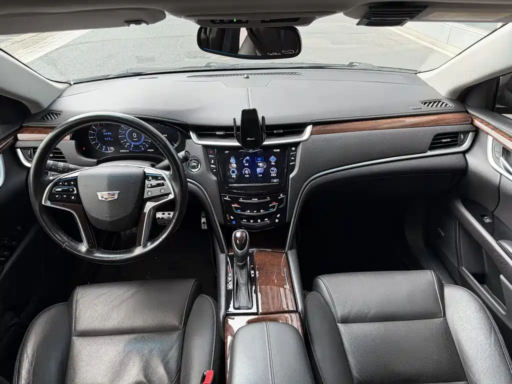 Cadillac XTS 2017 — фото 10