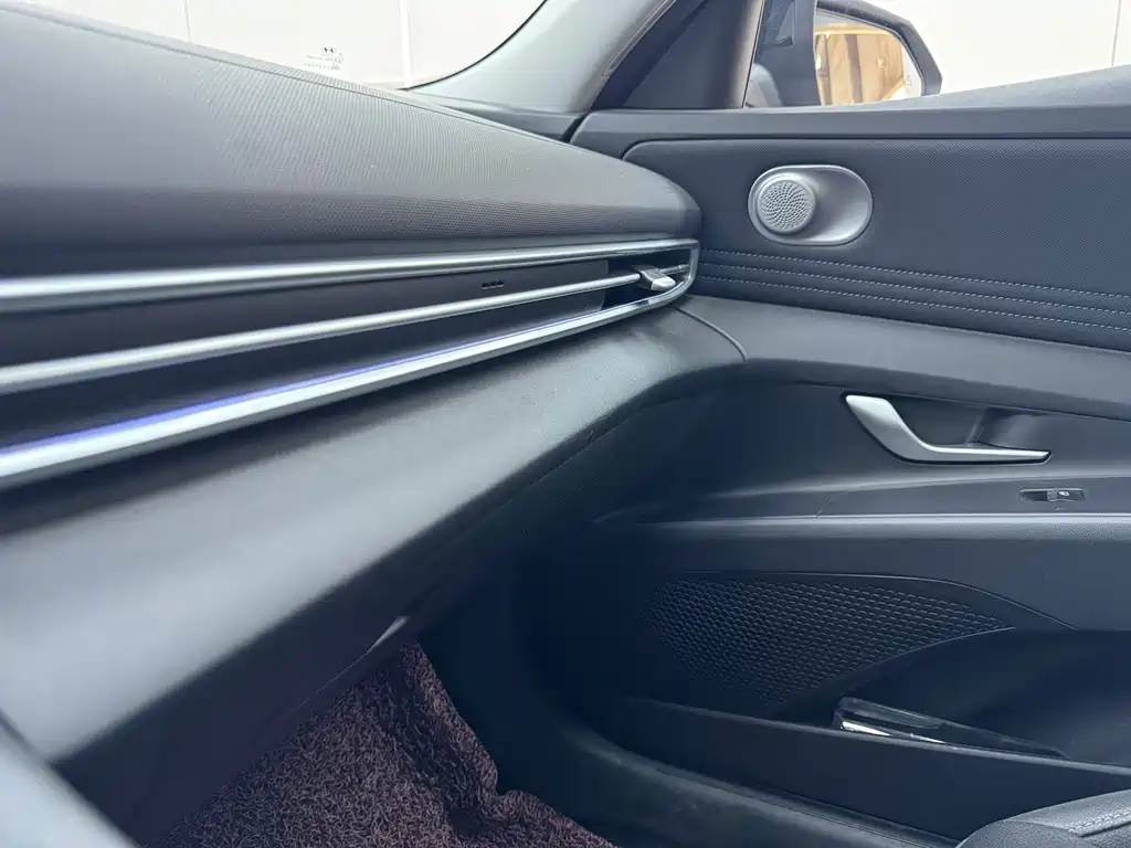 Hyundai Elantra 2023 — фото 16