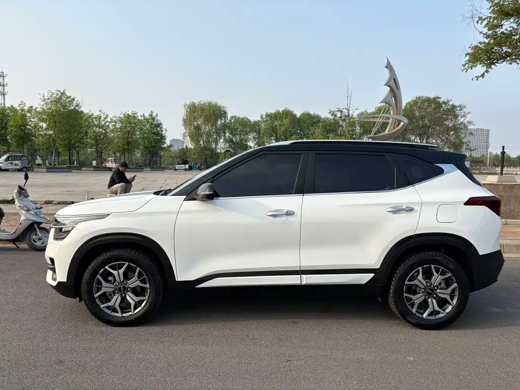 Kia KX3 2022 — фото 8