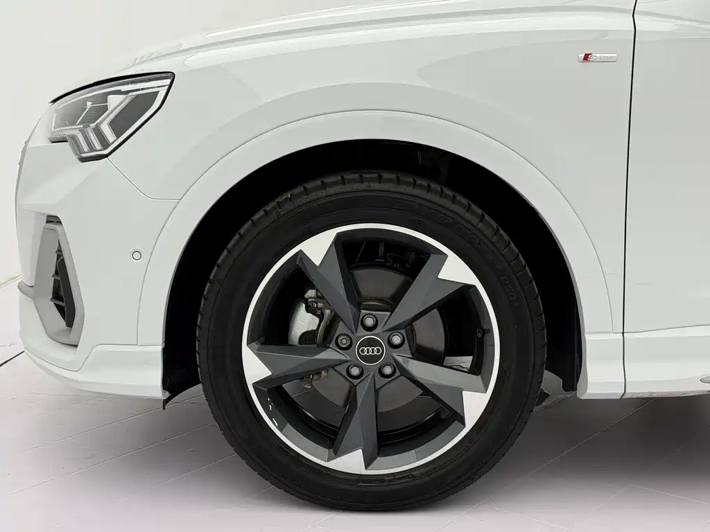 Audi Q3 2023 — фото 23