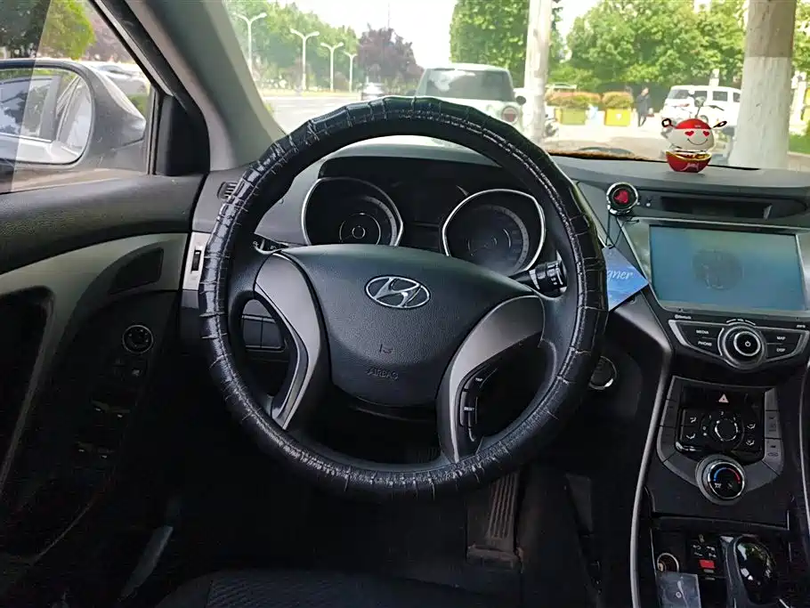 Hyundai Elantra Langdong 2014 — фото 15
