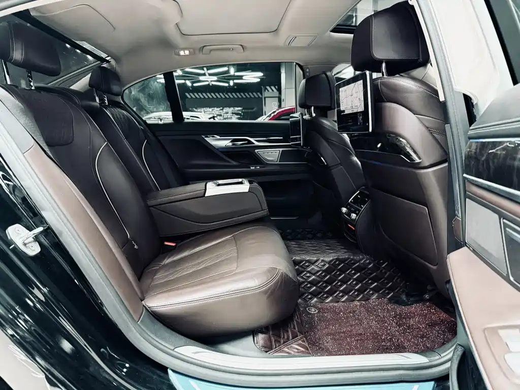 BMW 7 Series 2016 — фото 15