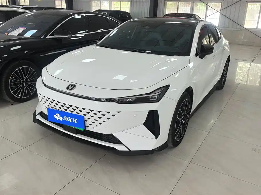 Changan UNI-V iDD 2025