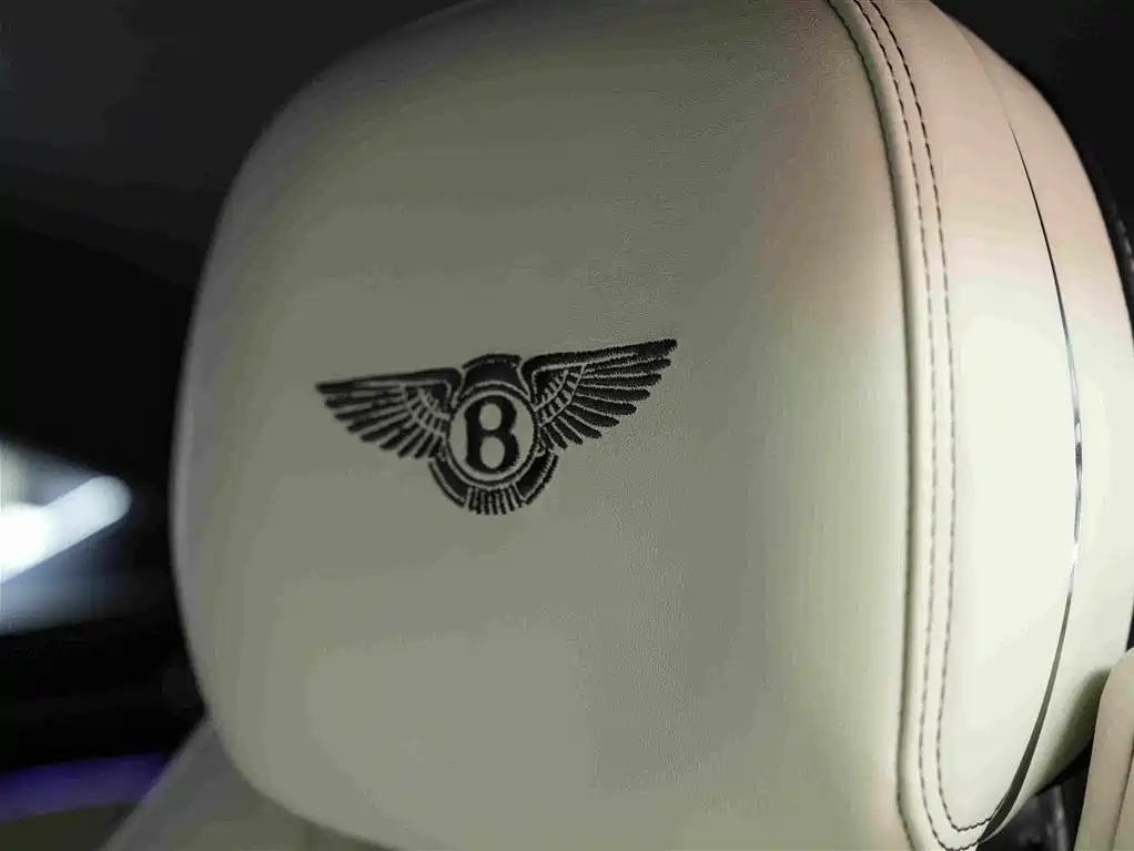 Bentley Continental 2023 — фото 17