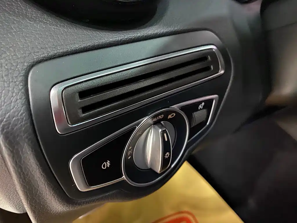 Mercedes-Benz C-Class 2019 — фото 20
