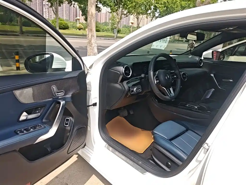 Mercedes-Benz A-Class 2022 — фото 16