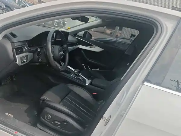 Audi A4L 2020