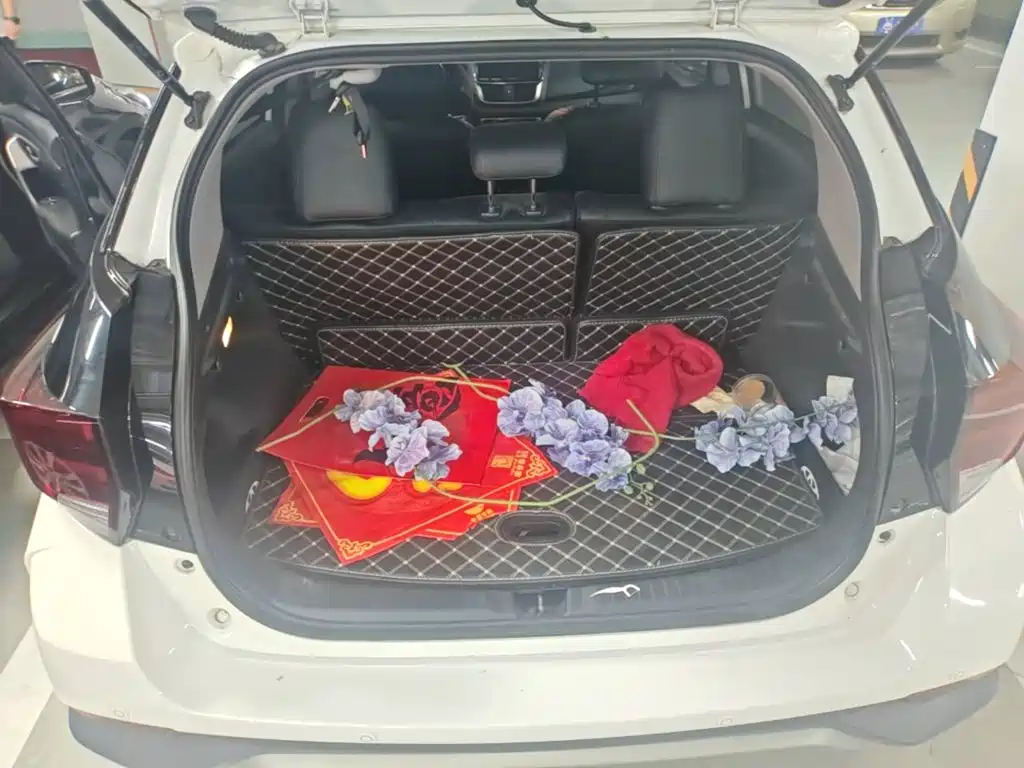 Toyota Yaris L 2022 — фото 19