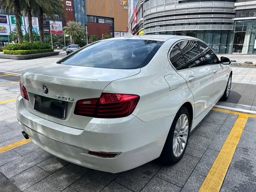 BMW 5 Series 2015 — фото 7