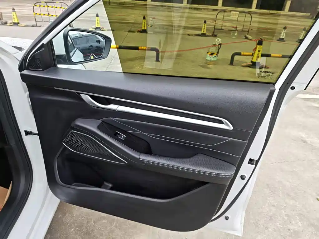 Geely Emgrand 2021