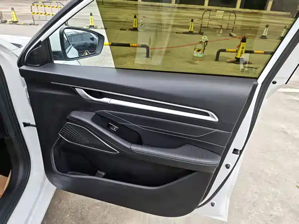 Geely Emgrand 2021