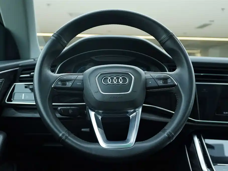 Audi Q8 2023 — фото 18
