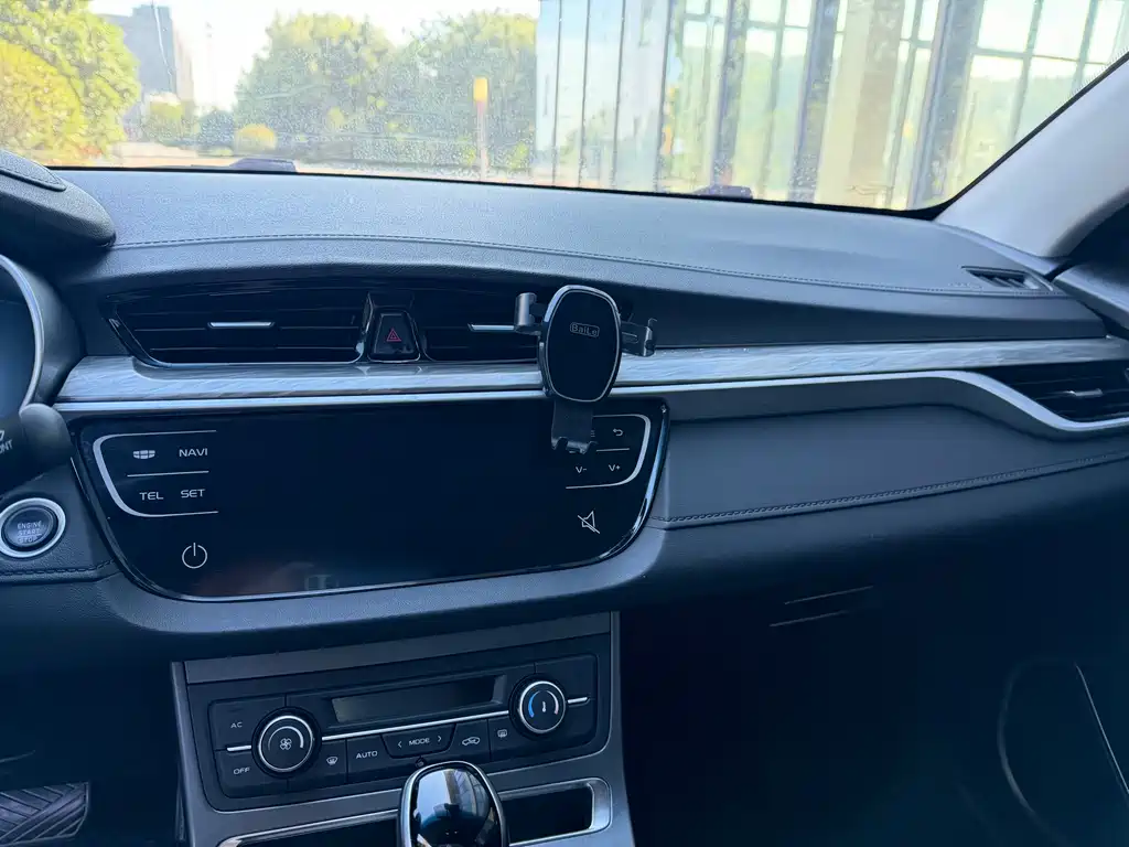 Geely Emgrand 2020 — фото 12