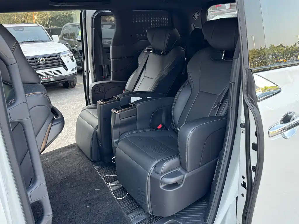 Toyota Alphard 2025 — фото 8