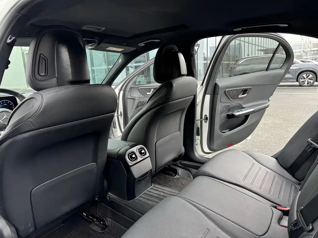 Mercedes-Benz C-Class 2023 — фото 8
