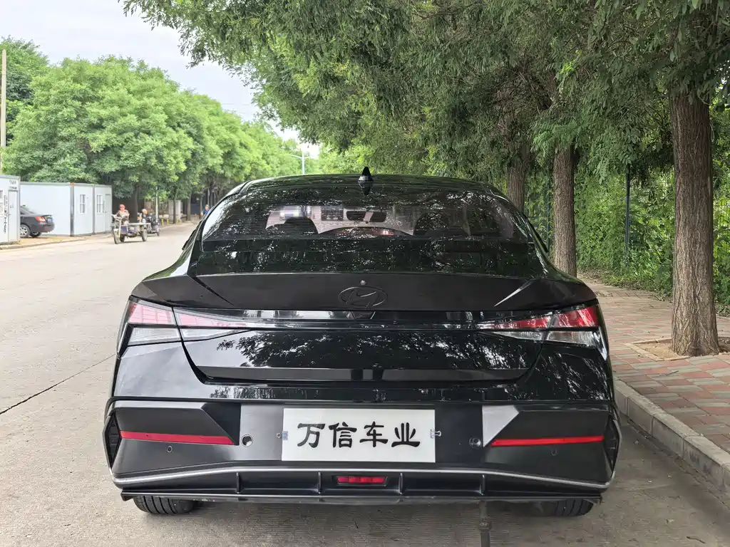 Hyundai Elantra 2023