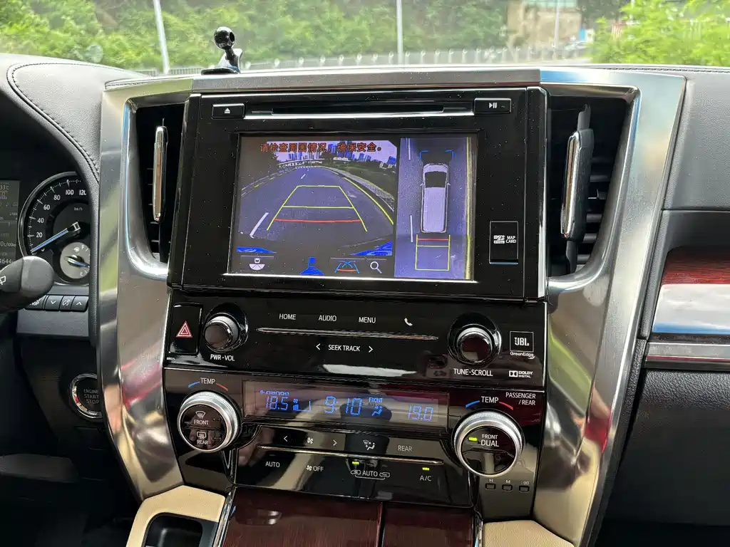 Toyota Alphard 2018 — фото 17