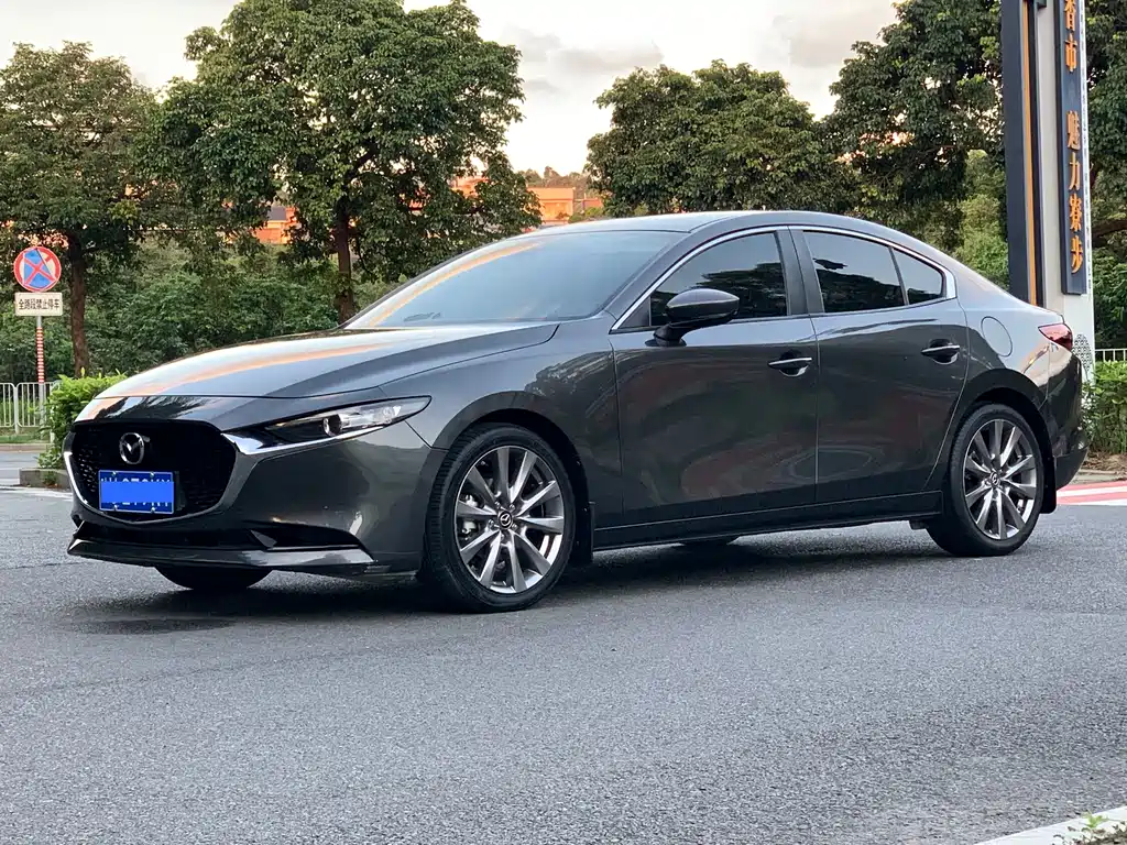 Mazda 3 Axela 2020 — фото 1