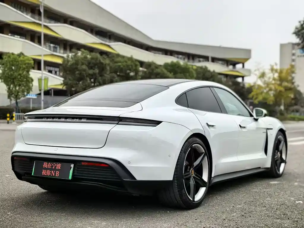 Porsche Taycan 2020 — фото 9