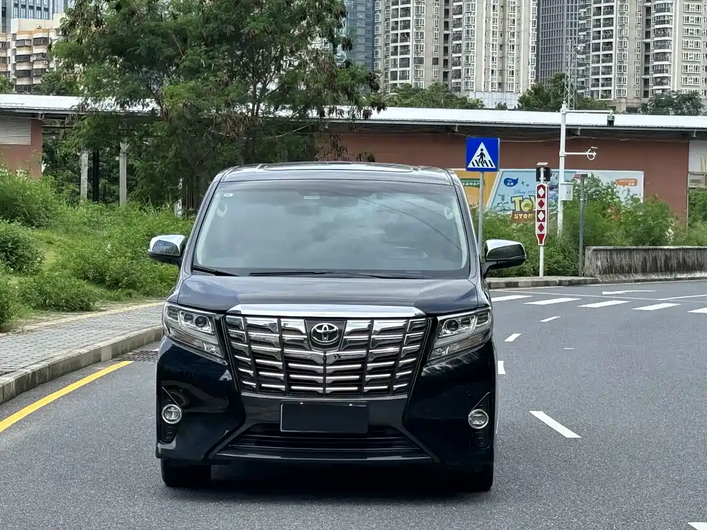 Toyota Alphard 2018 — фото 3