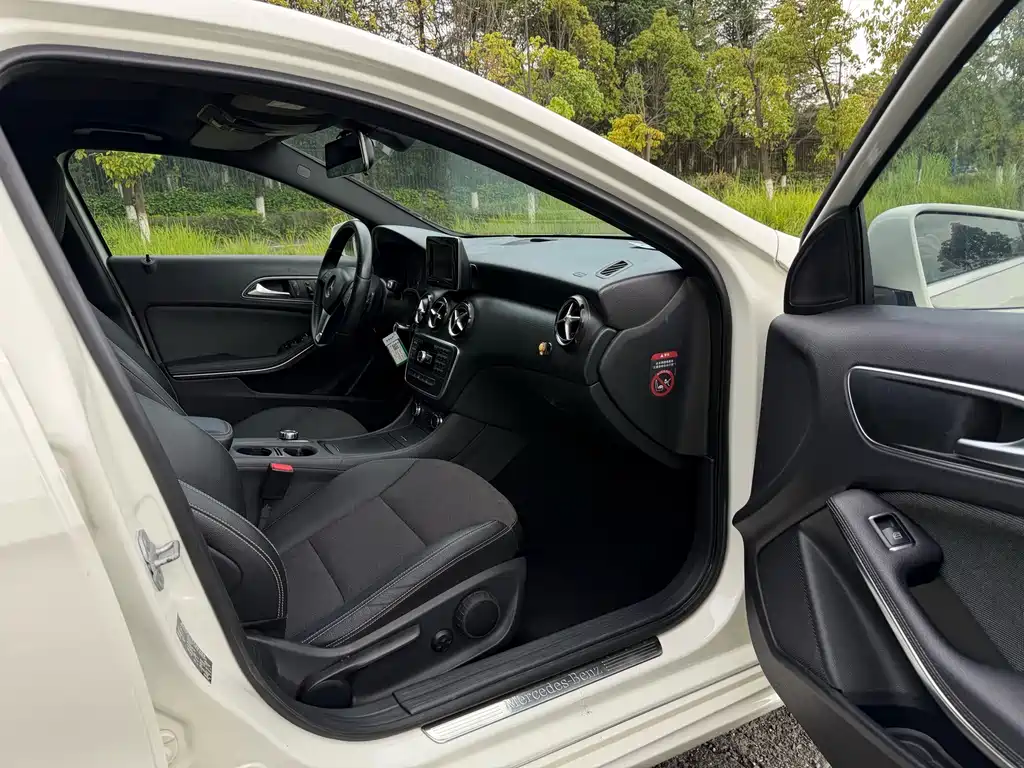Mercedes-Benz A-Class 2013 — фото 17