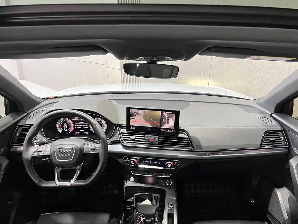 Audi Q5L Sportback 2023 — фото 9
