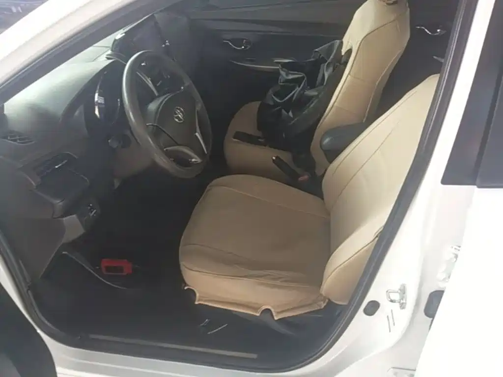 Toyota Yaris L 2015 — фото 15
