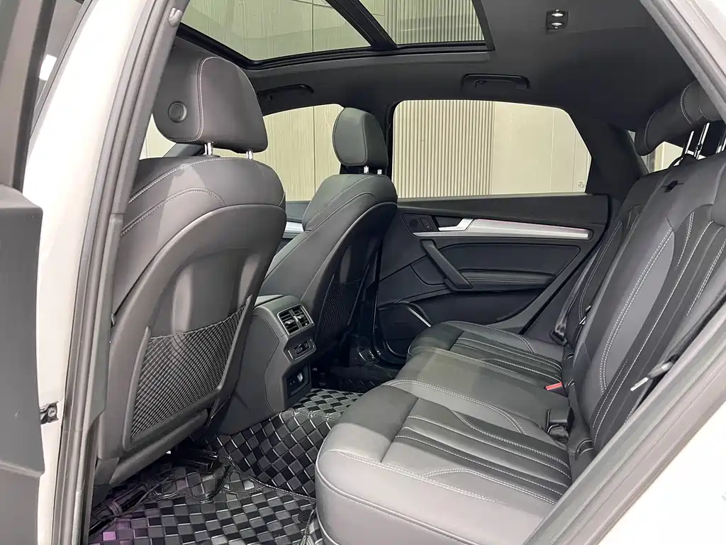 Audi Q5L Sportback 2023 — фото 8