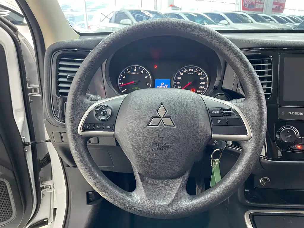 Mitsubishi Outlander 2022 — фото 10