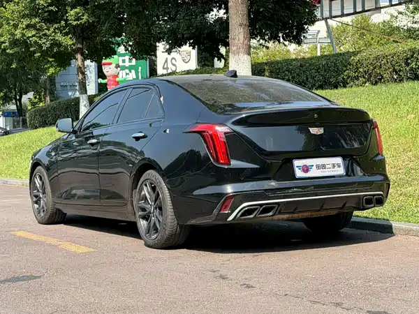 Cadillac CT4 2022
