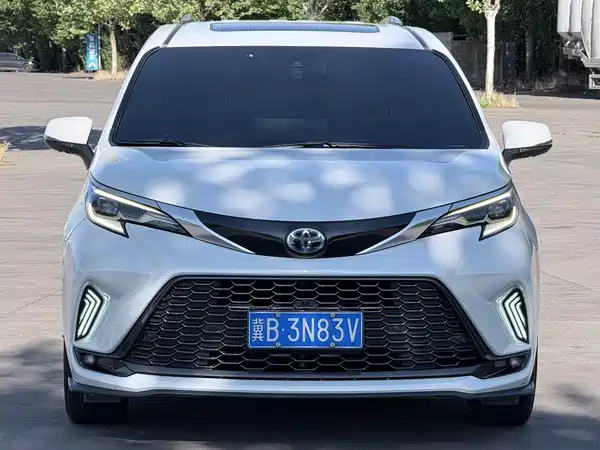 Toyota Granvia 2023