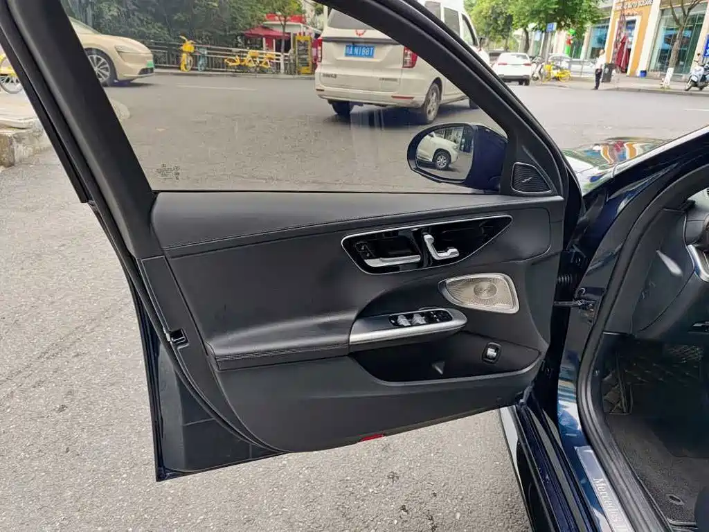 Mercedes-Benz C-Class 2023