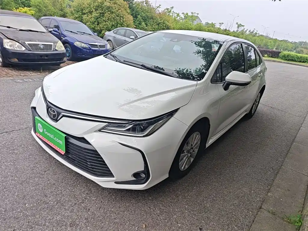 Toyota Corolla 2023 — фото 2